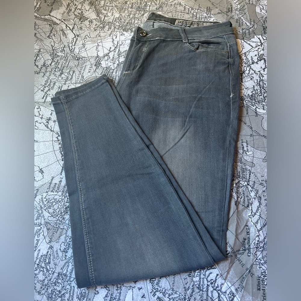 Gray Skinny Jeans with Faded Look